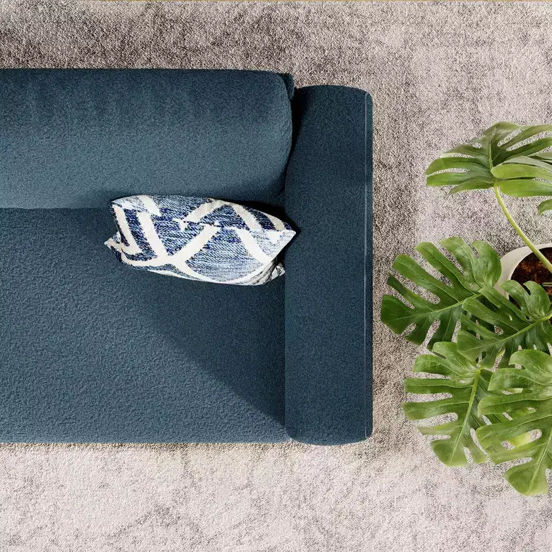 Canapé en laine d'agneau au design épuré, matériau doux en laine d'agneau, assise confortable, cadre durable, style élégant